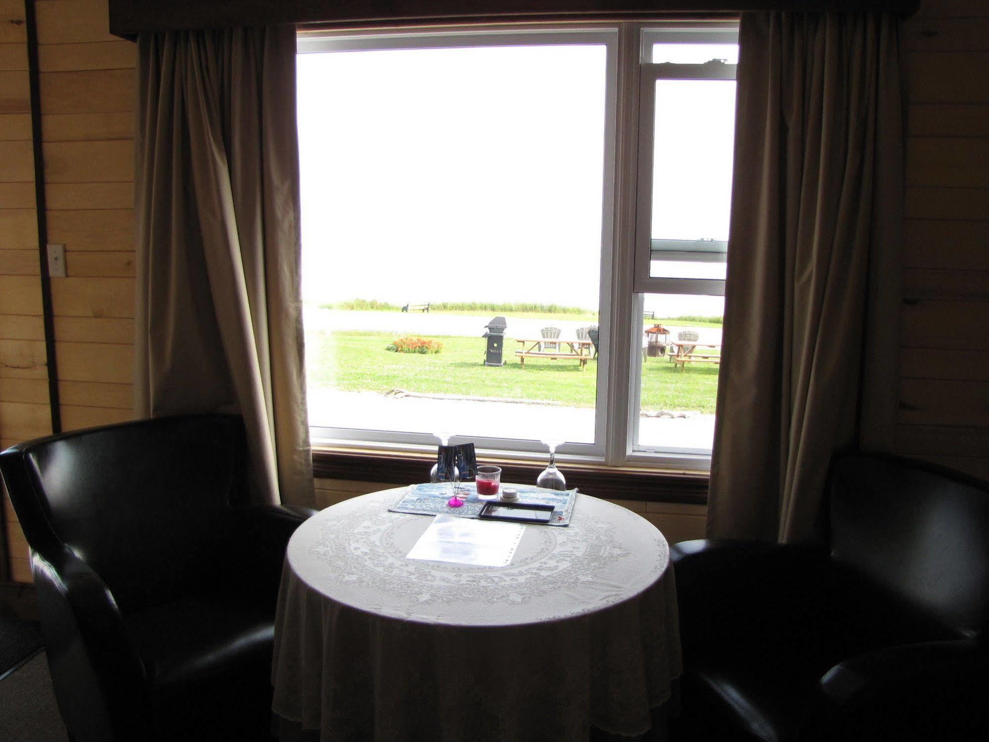 Motel Du Haut Phare Cap-des-Rosiers Eksteriør bilde